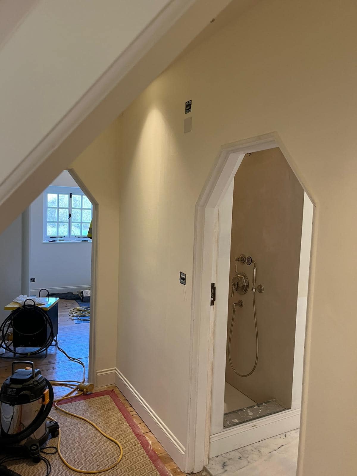 hallway bathroom paint