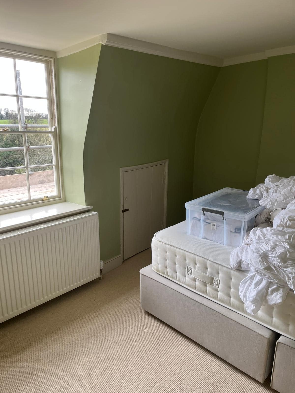 bedroom green paint